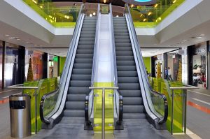 escaleras mecanicas instalación en centro comercial